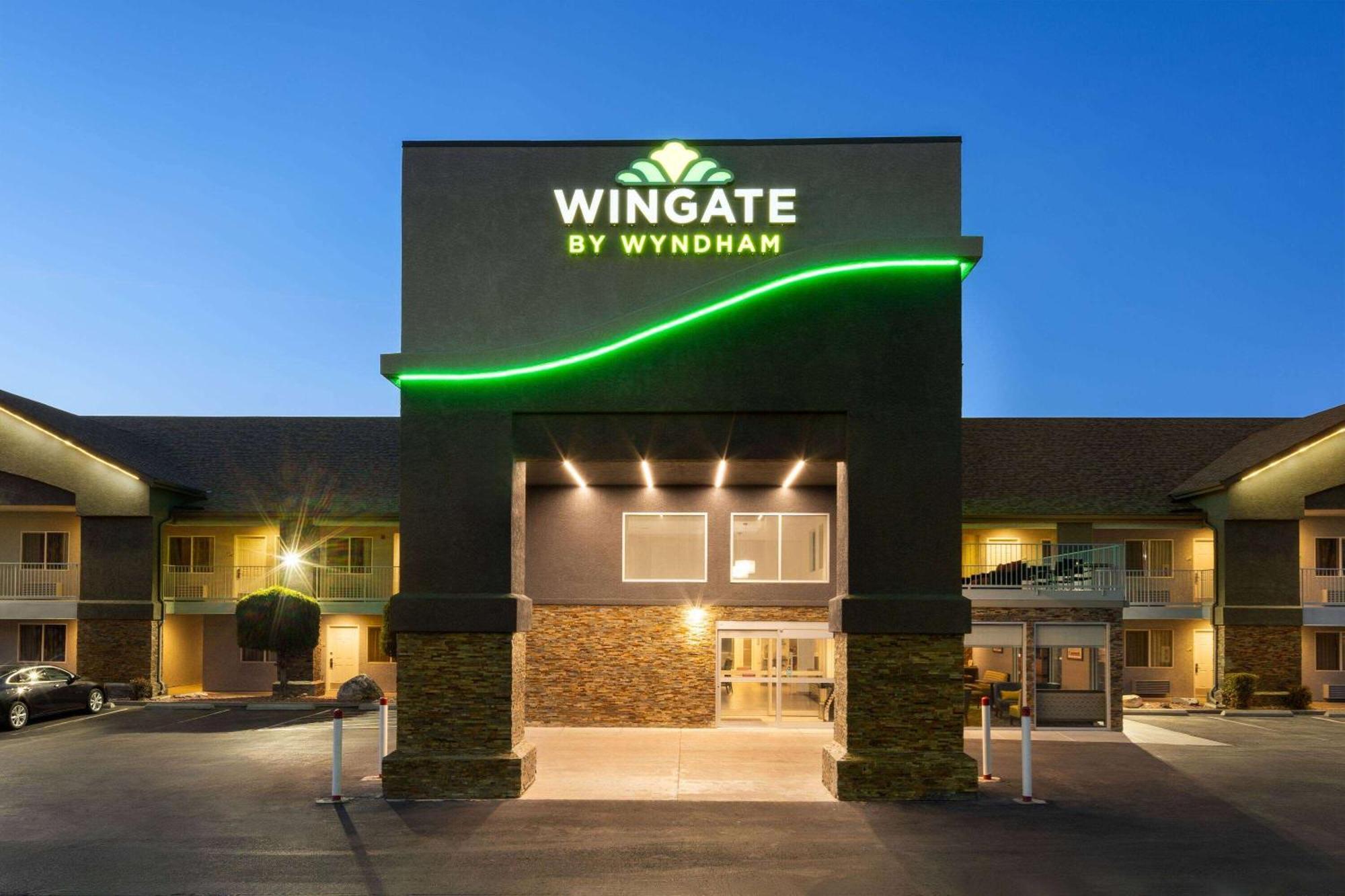 Wingate By Wyndham Cedar Stadt Exterior foto